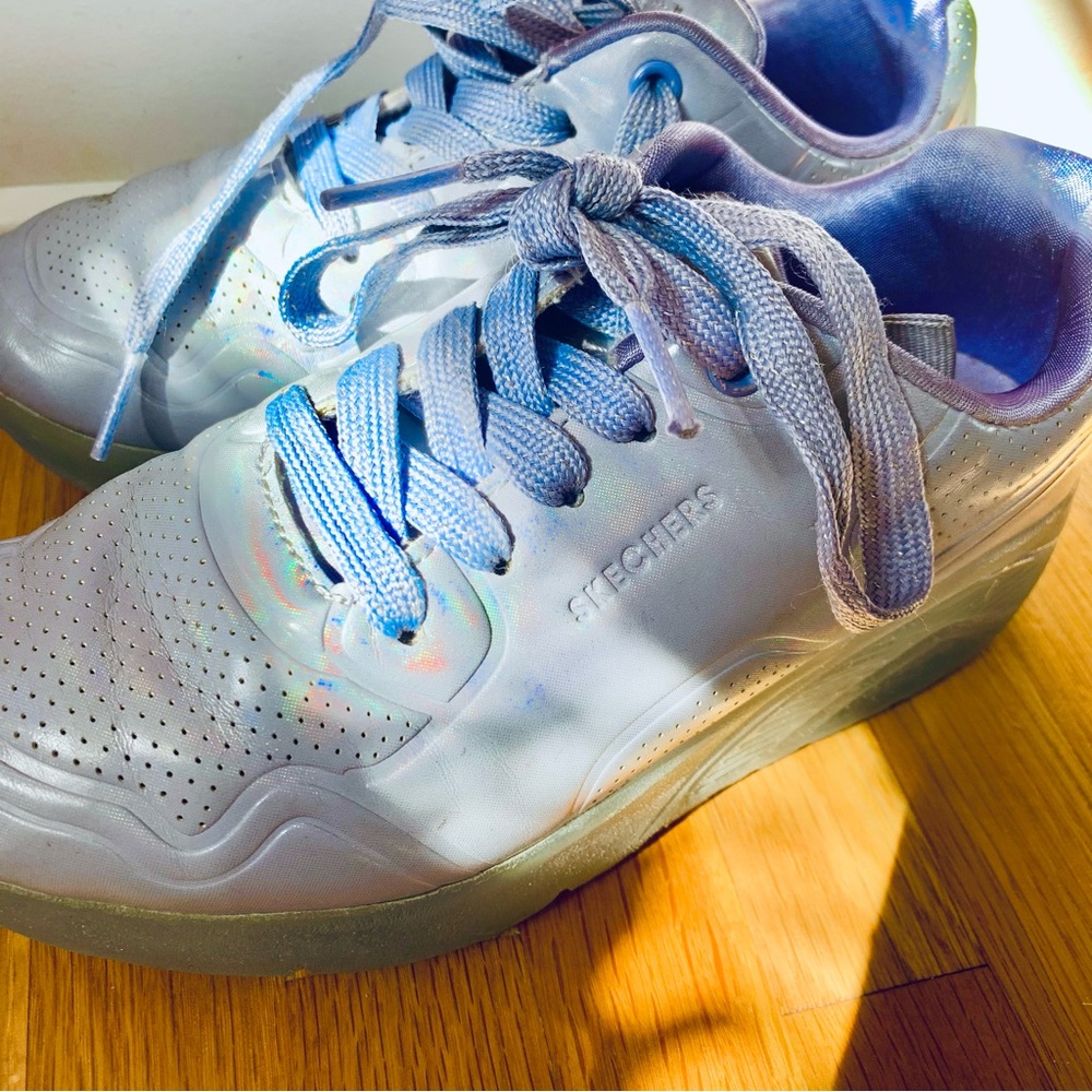 Holographic Lavender Skechers Girls Size 1 Air Cooled Memory Foam Rainbow